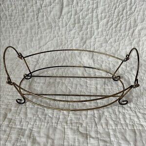 Temptations Distressed Metal Wire Rack Stand for Floral Lace Oval Baker Carrier